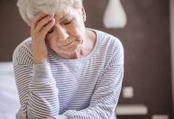 Qual a diferença entre dor de cabeça e enxaqueca? Neurologista explica