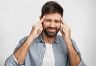 Enxaqueca: especialista detalha causas e tratamento