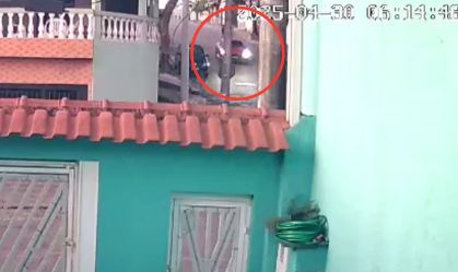Vídeo flagra motorista acelerando e atropelando idoso com carro de luxo
