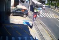 Vídeo: idosa é atropelada por ônibus no centro de Guarulhos (SP)