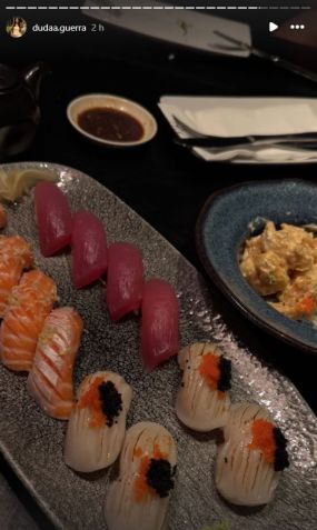 Duda Guerra mostra prato em restaurante de comida japonesa • Instagram/Duda Guerra