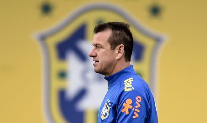 Seleção: Dunga usa Argentina como exemplo para contratar novo técnico