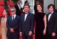 Cannes: equipe de "O Agente Secreto" chega para estreia com bloco de frevo
