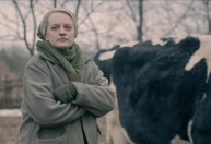 Elisabeth Moss diz que não consegue assistir cenas de "The Handmaid's Tale"