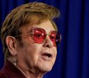 Elton John diz ter tido seus telefones fixos grampeados: "Fiquei indignado"