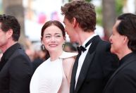 Caras e bocas de Emma Stone em Cannes viralizam nas redes; veja