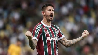 Everaldo comemora gol da vitória do Fluminense sobre o Sport, no Maracanã