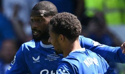 Everton se despede de estádio após 133 anos com vitória na Premier League