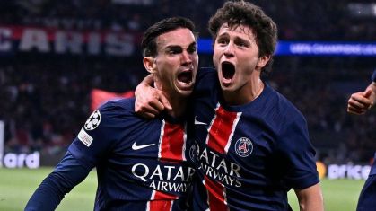 Fabián Ruiz celebra seu gol pelo PSG com João Neves contra o Arsenal