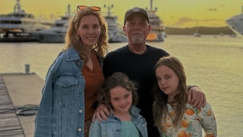 O astro de “Piano Man” foi diagnosticado com hidrocefalia de pressão normal (HPN), uma condição que causa pressão no cérebro