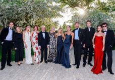 Victoria Beckham também publicou nas redes sociais fotos da festa de 50 anos do marido.