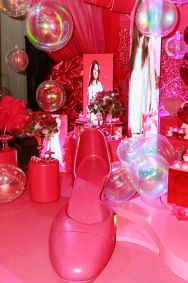 Deolane Bezerra comemorou o aniversário de nove anos da filha com o tema &quot;pink party&quot;