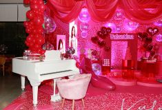 Deolane Bezerra comemorou o aniversário de nove anos da filha com o tema &quot;pink party&quot;