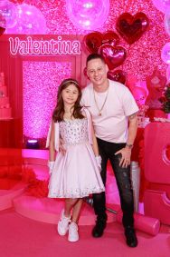 Deolane Bezerra comemorou o aniversário de nove anos da filha com o tema &quot;pink party&quot;