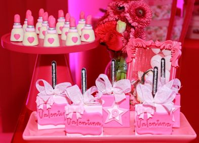 Deolane Bezerra comemorou o aniversário de nove anos da filha com o tema &quot;pink party&quot;