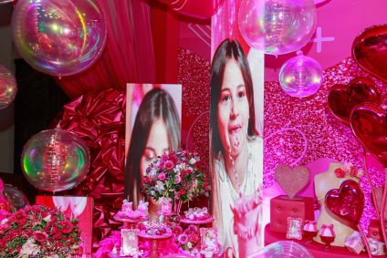 Deolane Bezerra comemorou o aniversário de nove anos da filha com o tema &quot;pink party&quot;