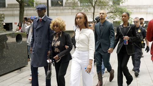 Janice Combs, Chance Combs, Quincy Brown e Jessie Combs deixam tribunal onde acontece o julgamento de Sean “Diddy” Combs, em Nova York