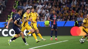Hakimi finaliza para o gol e abre o placar para o PSG na final da Champions League contra a Inter de Milão