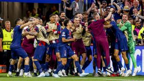 Jogadores do PSG comemoram goleada sobre a Inter de Milão na final da Champions League