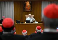 Papa Leão XIV se reúne com cardeais e exalta "precioso legado" de Francisco