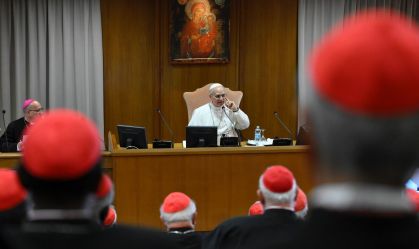Papa Leão XIV se reúne com cardeais e exalta "precioso legado" de Francisco
