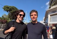Gabriel Leone compartilha bastidor de "O Agente Secreto"