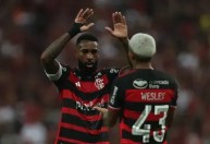Gerson chora em casamento de companheiro do Flamengo; veja vídeo