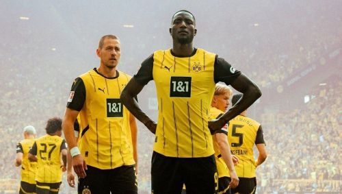 Guirassy comemora gol pelo Dortmund
