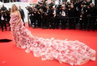 Festival de Cannes 2025: confira os melhores looks dos famosos em abertura