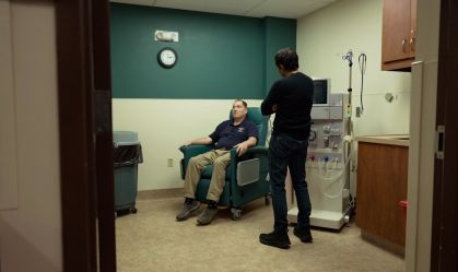 Homem com rim de porco diz que transplante o fez "nascer de novo"
