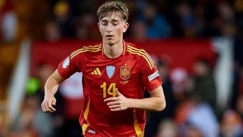 Huijsen em jogo da seleção da Espanha