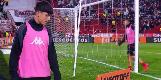 Gandulas durante o jogo entre Huracán e Barracas Central