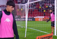 Goleiro acusa gandulas de roubo em jogo do Campeonato Argentino