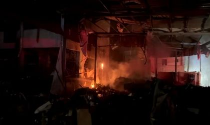 Ataque israelense mata 20 pessoas em escola que abrigava deslocados em Gaza
