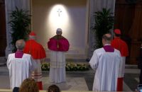 Papa Leão XIV visita túmulo de papa Francisco pela segunda vez