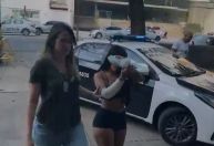 Suspeita de aplicar golpe do "Boa Noite Cinderela" é presa no Rio