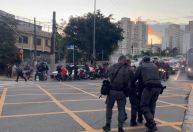 PM e manifestantes entram em confronto na região da Favela do Moinho em SP