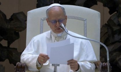 Papa Leão XIV se reúne com jornalistas no Vaticano nesta segunda-feira (12)