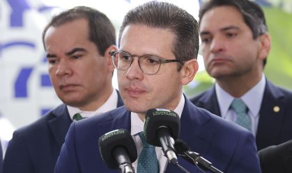 Dizer que as coisas não andam por causa de emenda não é verdade, diz Hugo