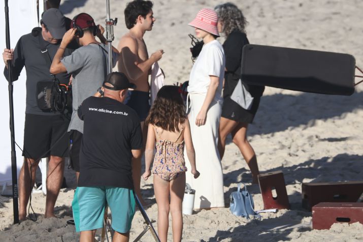Isabelle Drummond comanda gravação com Antônio, filho de Murilo Benício e Alessandra Negrini • Dan Delmiro / AgNnews