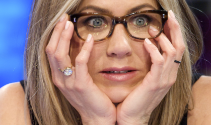 Novo namorado? Jennifer Aniston agita fãs com foto misteriosa