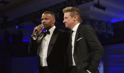 Jeremy Renner relembra alucinações com Jamie Foxx após grave acidente