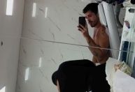 João Guilherme remove tatuagem e brinca: "Se aguenta fazer, aguenta tirar"