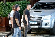 System Of A Down no Brasil: baterista da banda atende fãs em hotel no Rio