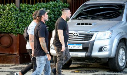 System Of A Down no Brasil: baterista da banda atende fãs em hotel no Rio