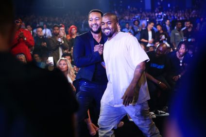 John Legend e Kanye West no MTV Video Music Awards de 2015