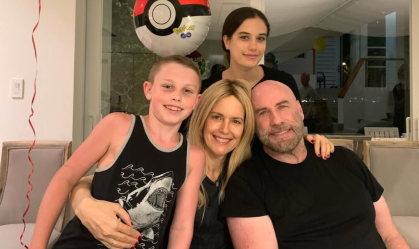 John Travolta faz homenagem póstuma à esposa no Dia das Mães; veja