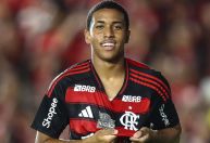 Joia do Flamengo revela importância de Filipe Luís: "Ele me conhece bem"