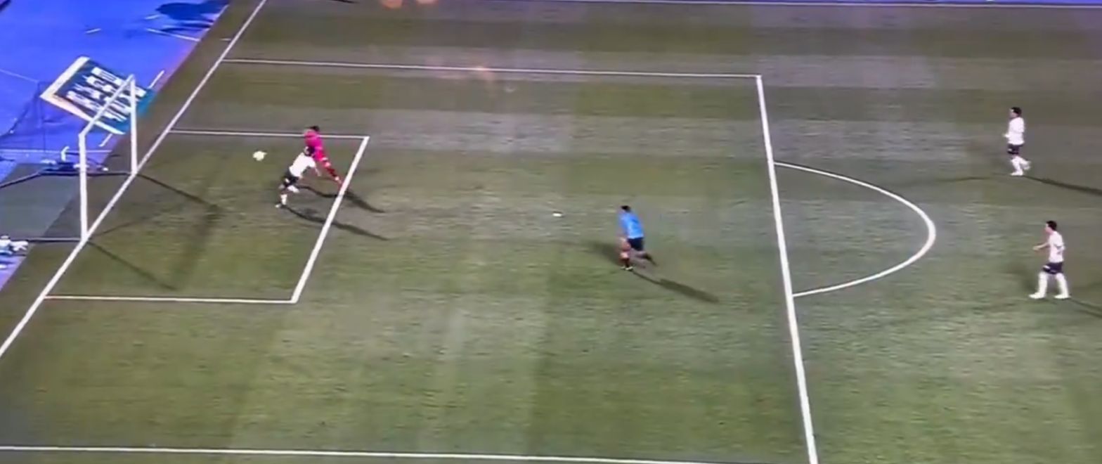 O gol contra bizarro que marcou a vitória do Kawasaki sobre o Yokohama