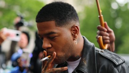 Kid Cudi chegou ao tribunal onde Sean "Diddy" Combs está sendo julgado nesta quinta-feira (22)